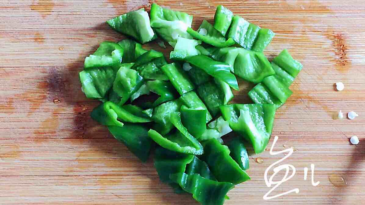 青椒炒豆腐的做法-咸鮮味炒菜譜