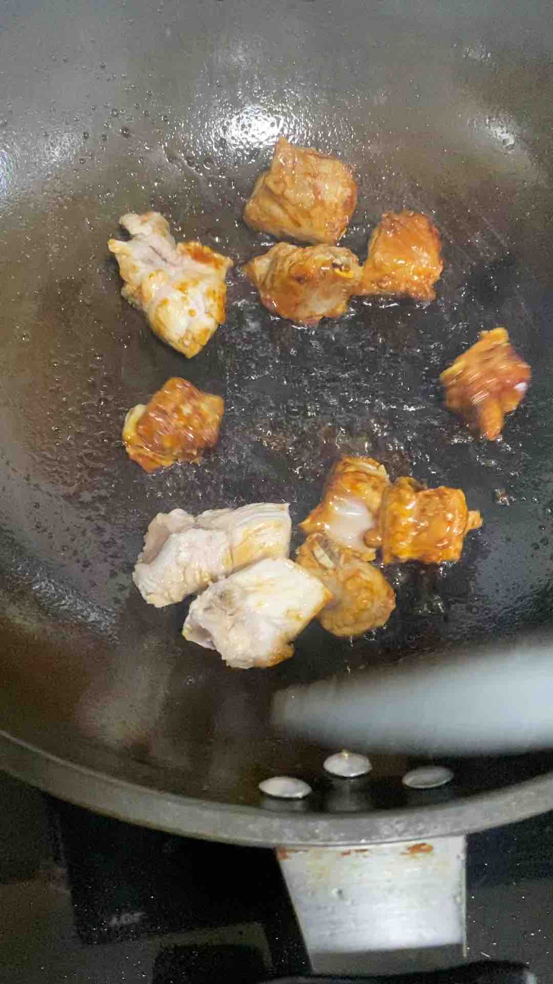 醬燜排骨，貼秋膘的做法-家常味煮菜譜