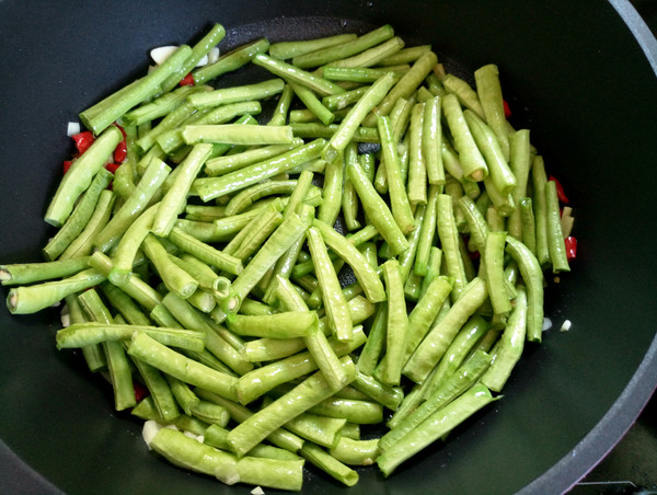蝦醬炒豆角的做法-香辣味炒菜譜