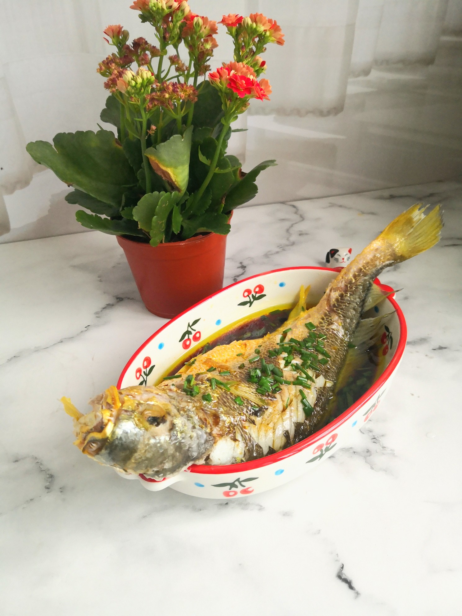 簡單易學蒸黃魚的做法-咸鮮味蒸菜譜