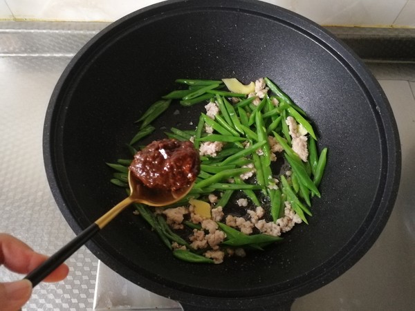 極下飯的肉末炒刀豆，娃也愛吃的做法-咸鮮味炒菜譜