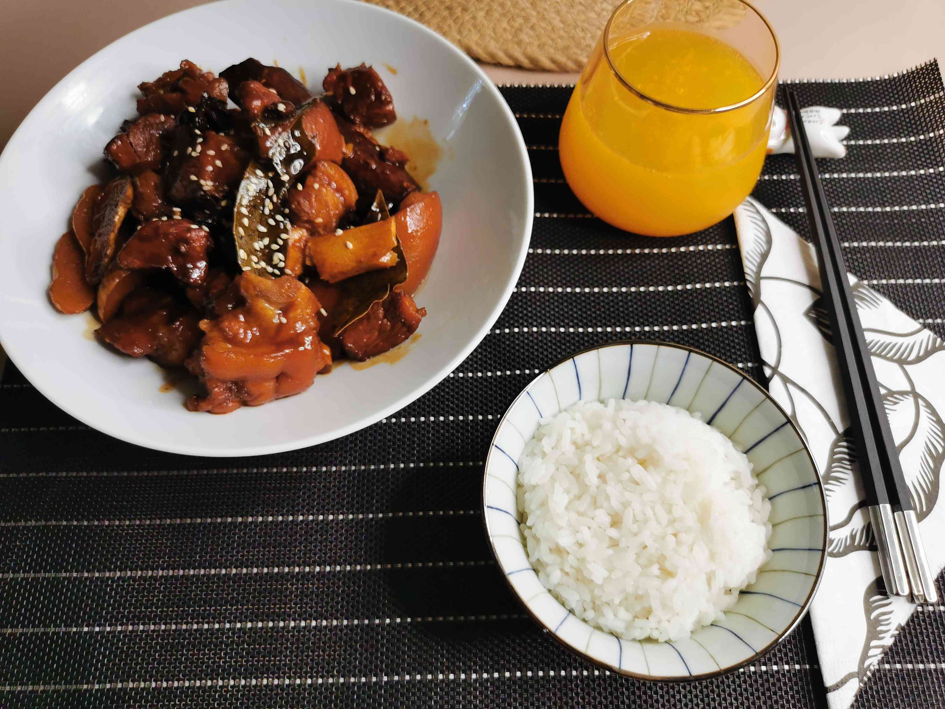 豬脊骨豬蹄紅燒肉排骨通用做法的做法-家常味煮菜譜