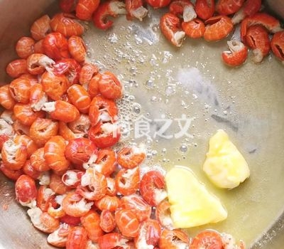 啤酒小龍蝦尾的做法-咸鮮味炒菜譜