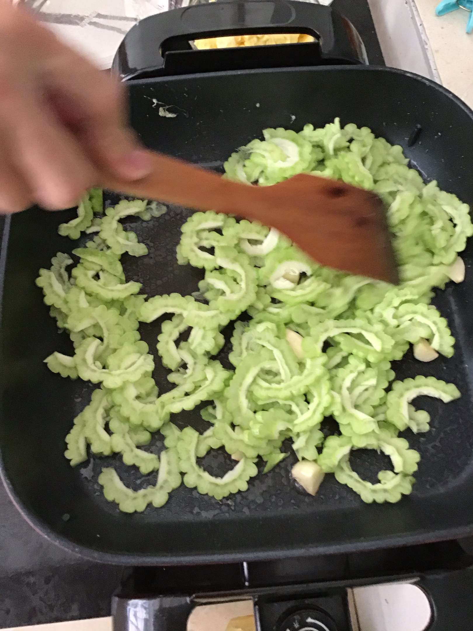 苦瓜炒雞蛋的做法-家常味炒菜譜