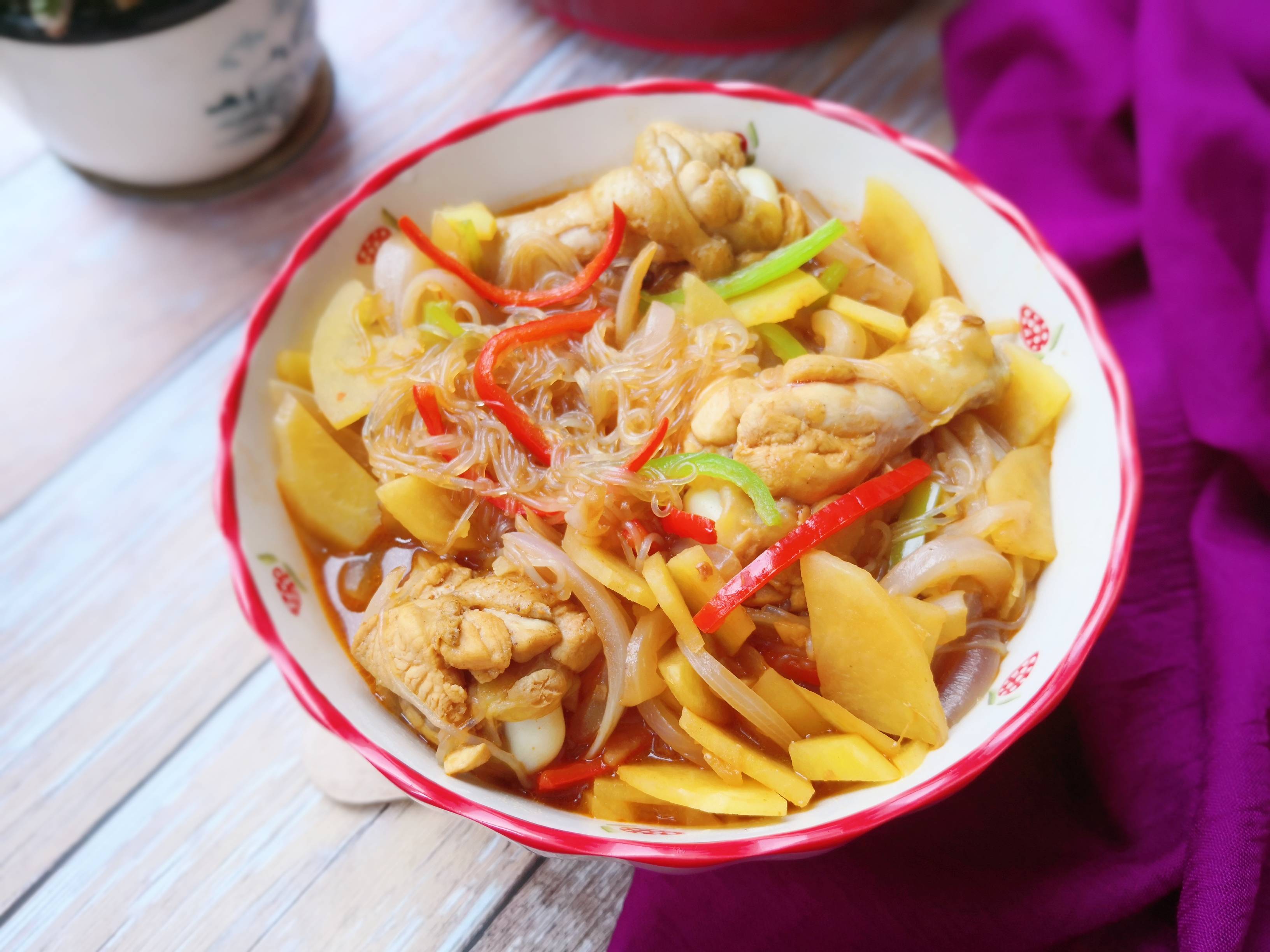 粉絲雞腿煲的做法-家常味燉菜譜