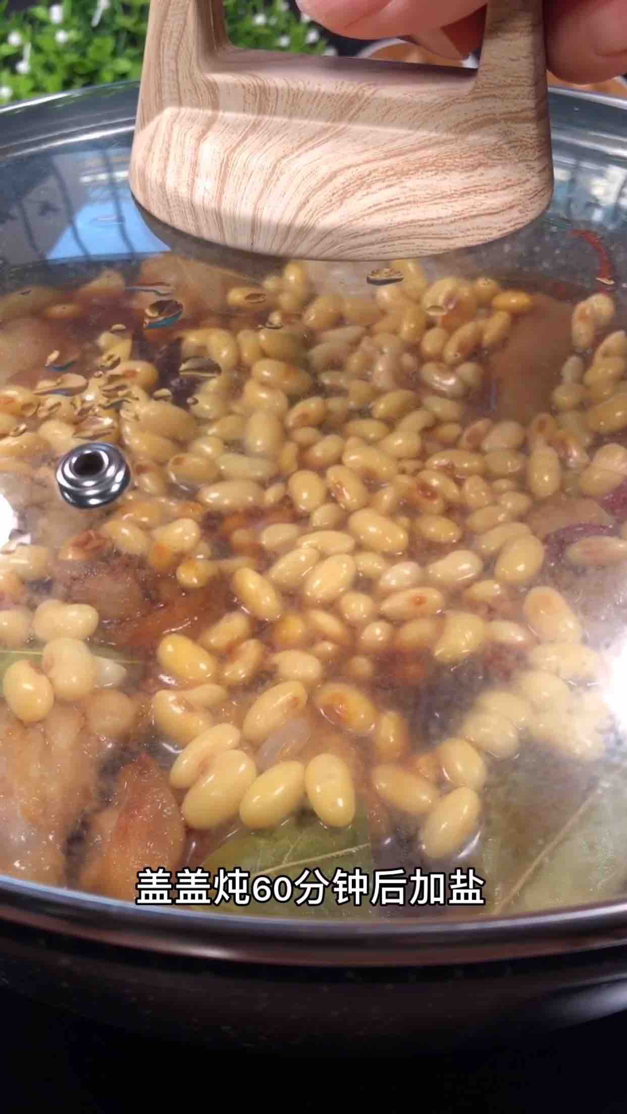 豬蹄燜黃豆的做法-家常味燉菜譜