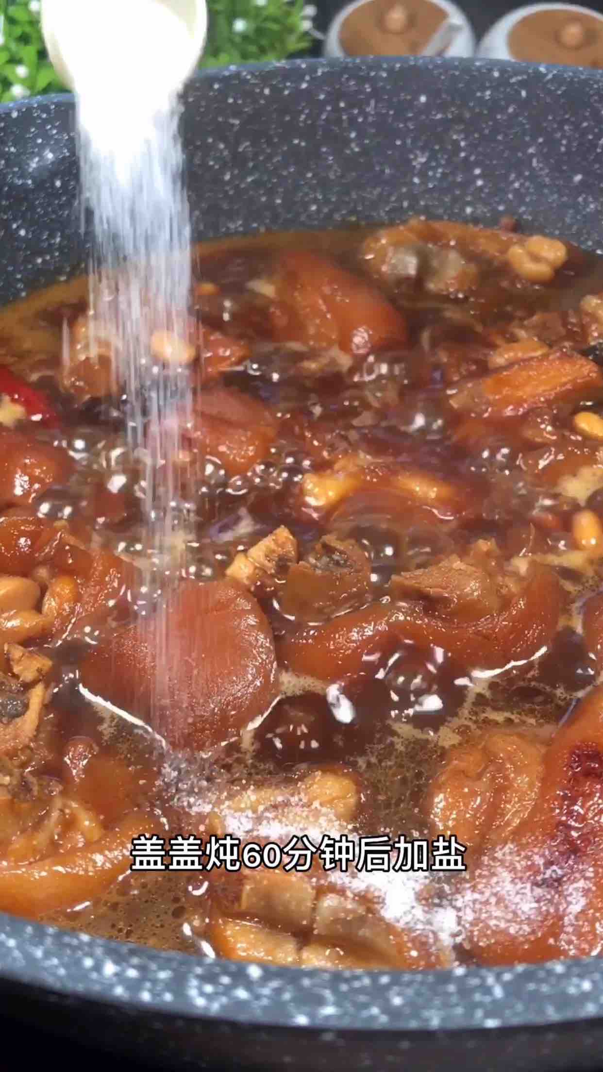 豬蹄燜黃豆的做法-家常味燉菜譜