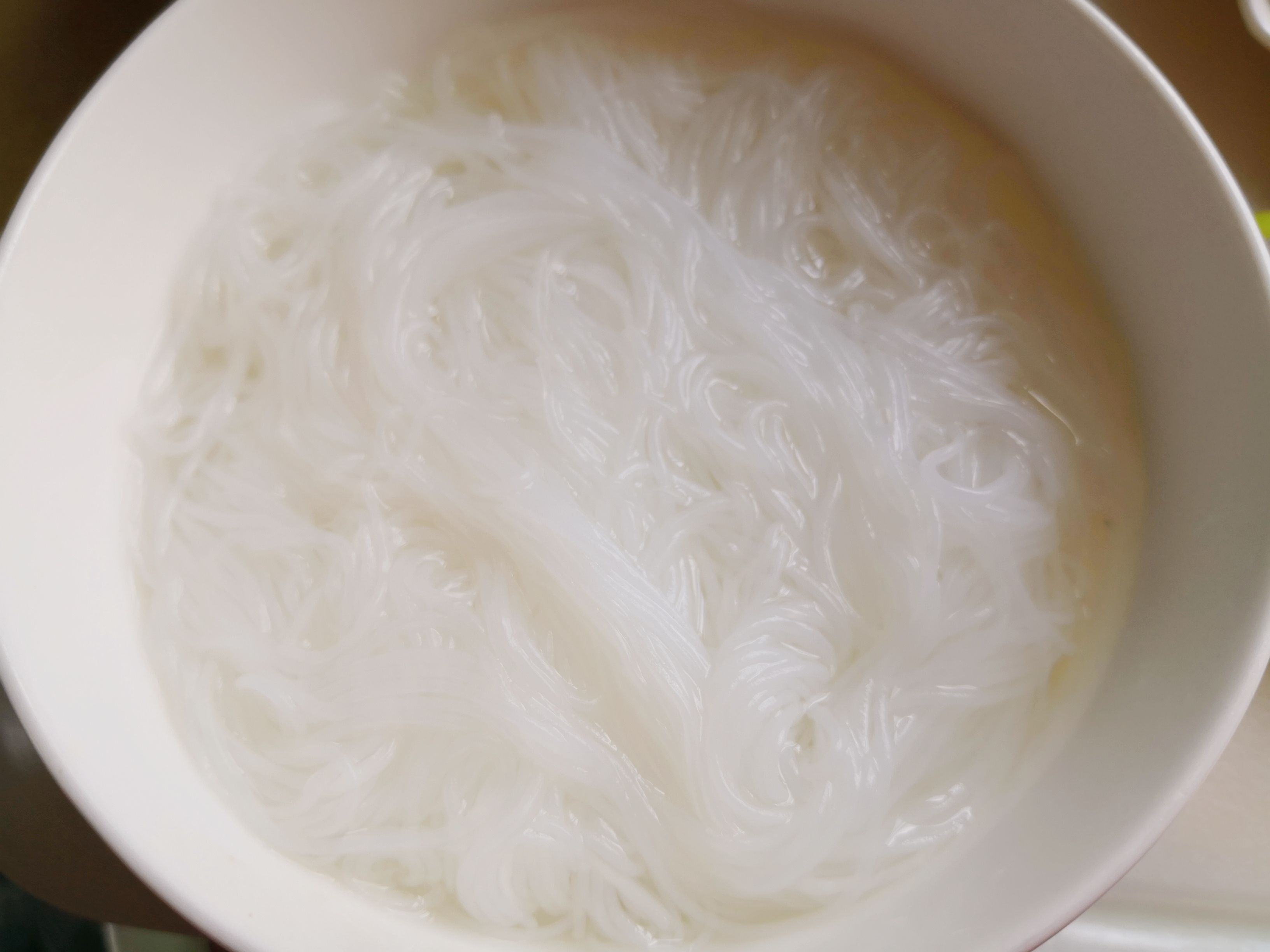 粉絲雞腿煲的做法-家常味燉菜譜