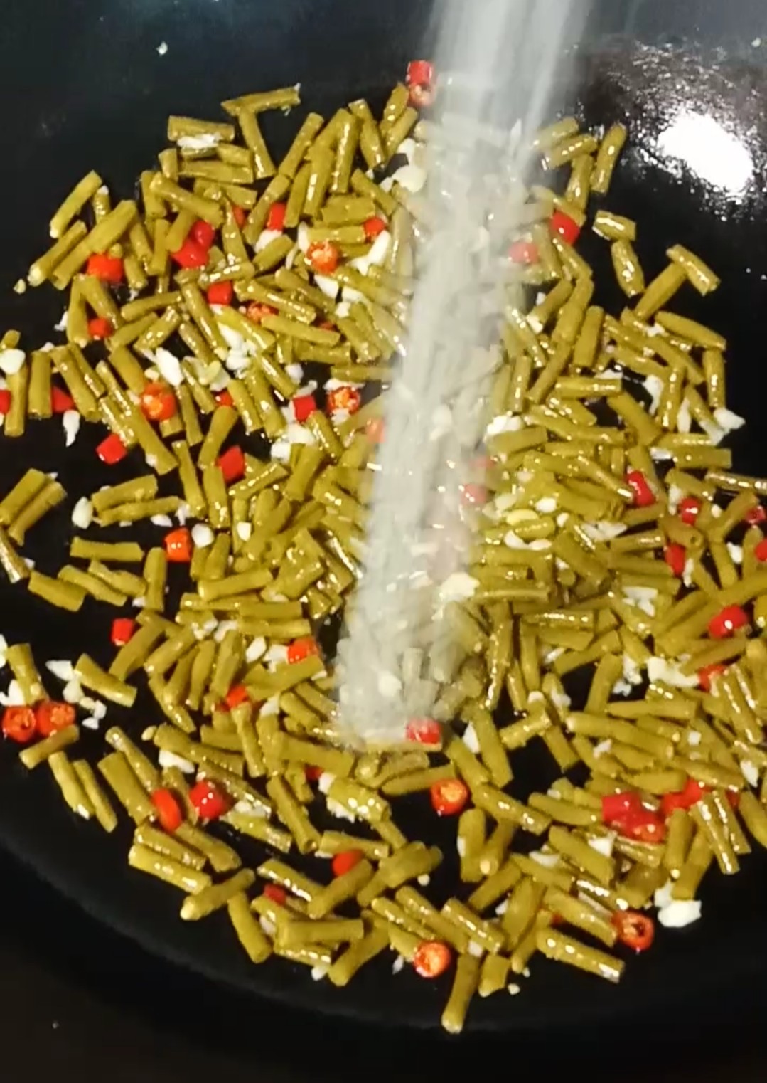 蒜香酸豆角的做法-酸辣味炒菜譜