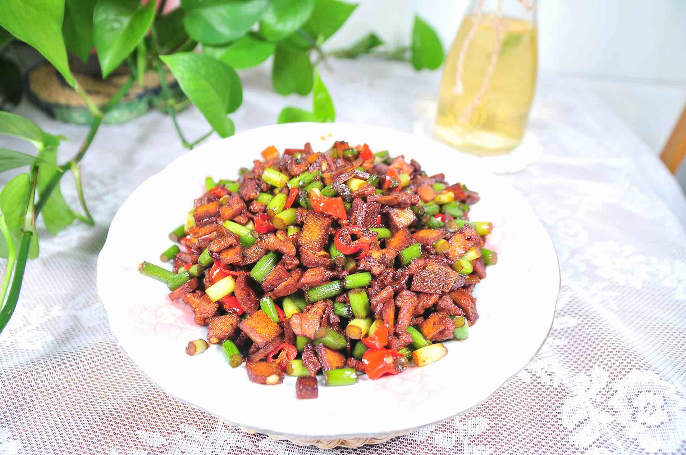 蒜薹肉丁炒豆干的做法-家常味炒菜譜