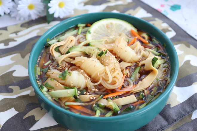 涼拌魔芋絲，清新爽口超開胃的做法-家常味拌菜譜