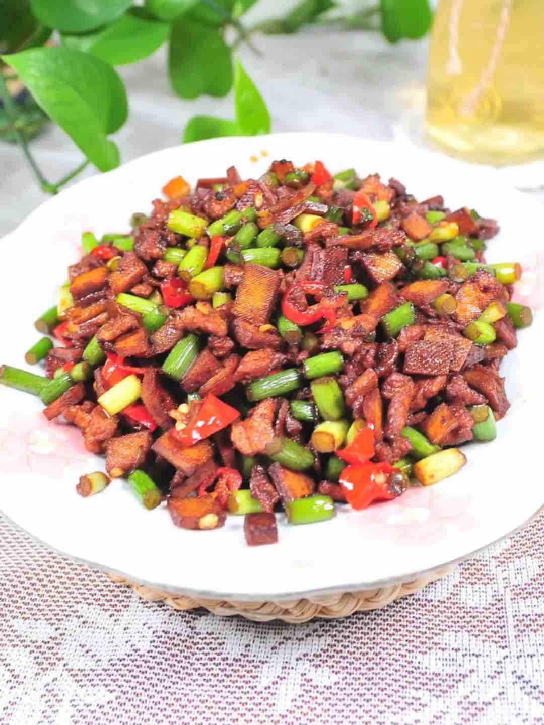 蒜薹肉丁炒豆干的做法-家常味炒菜譜