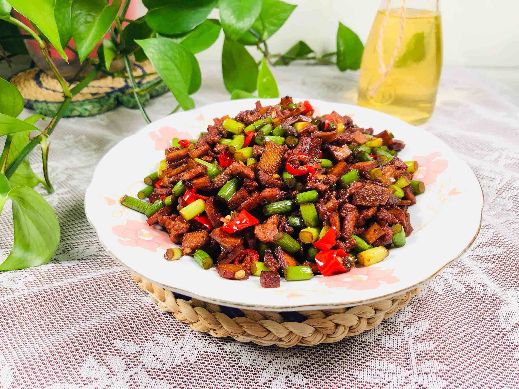 蒜薹肉丁炒豆干的做法-家常味炒菜譜