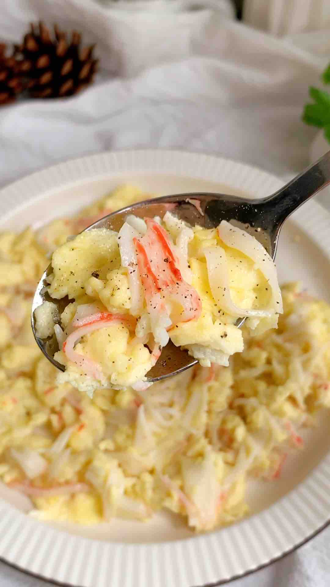 好吃不胖的蟹柳滑蛋的做法-咸鮮味炒菜譜