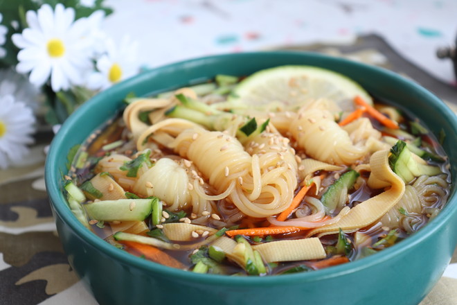 涼拌魔芋絲，清新爽口超開胃的做法-家常味拌菜譜