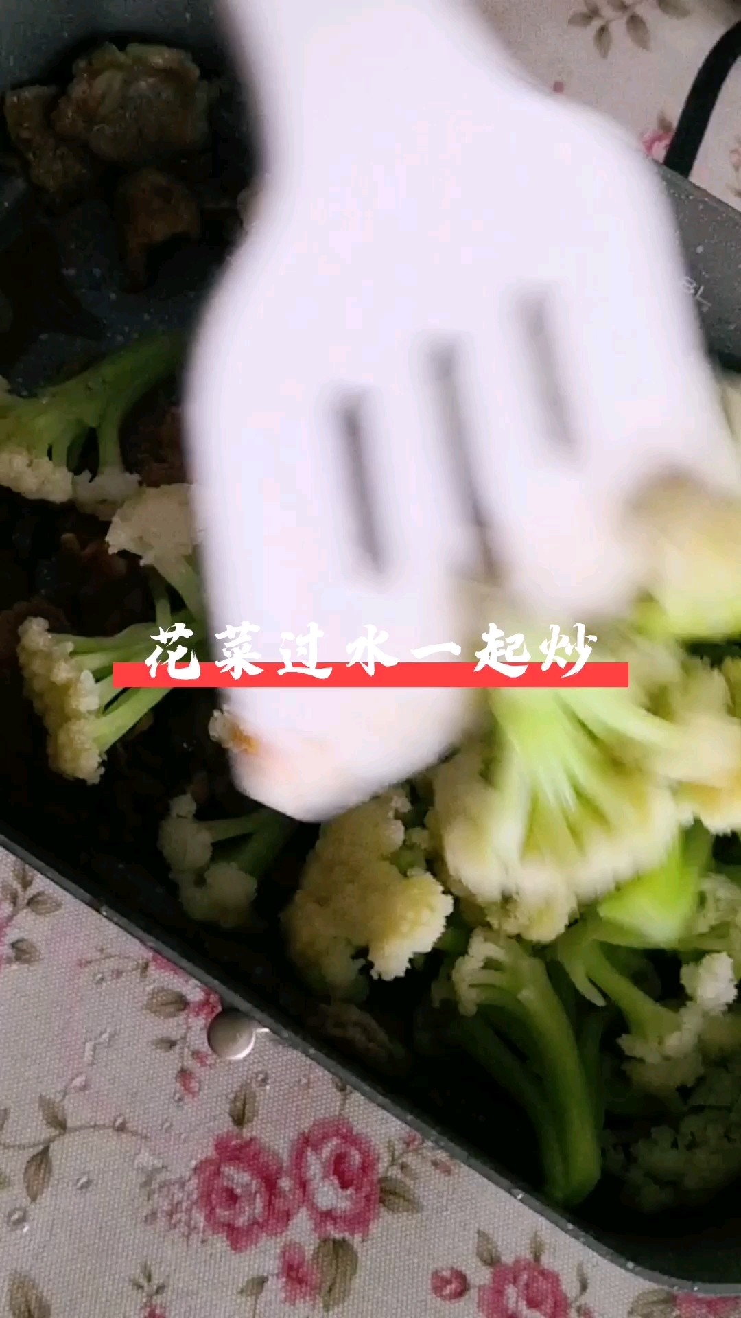 豬肉炒花菜的做法-家常味炒菜譜