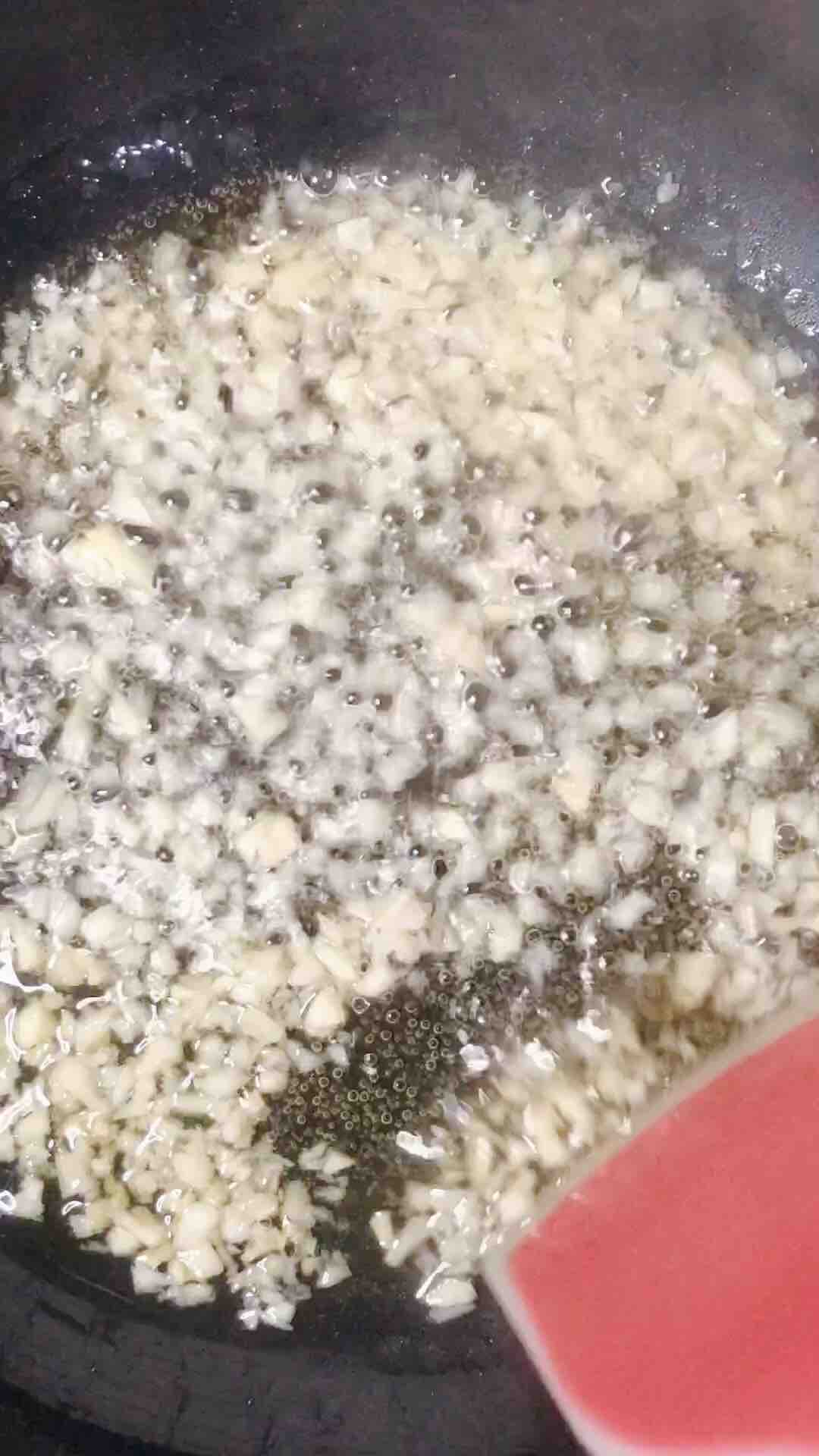 蒜蓉米椒蝦尾的做法-蒜香味炒菜譜