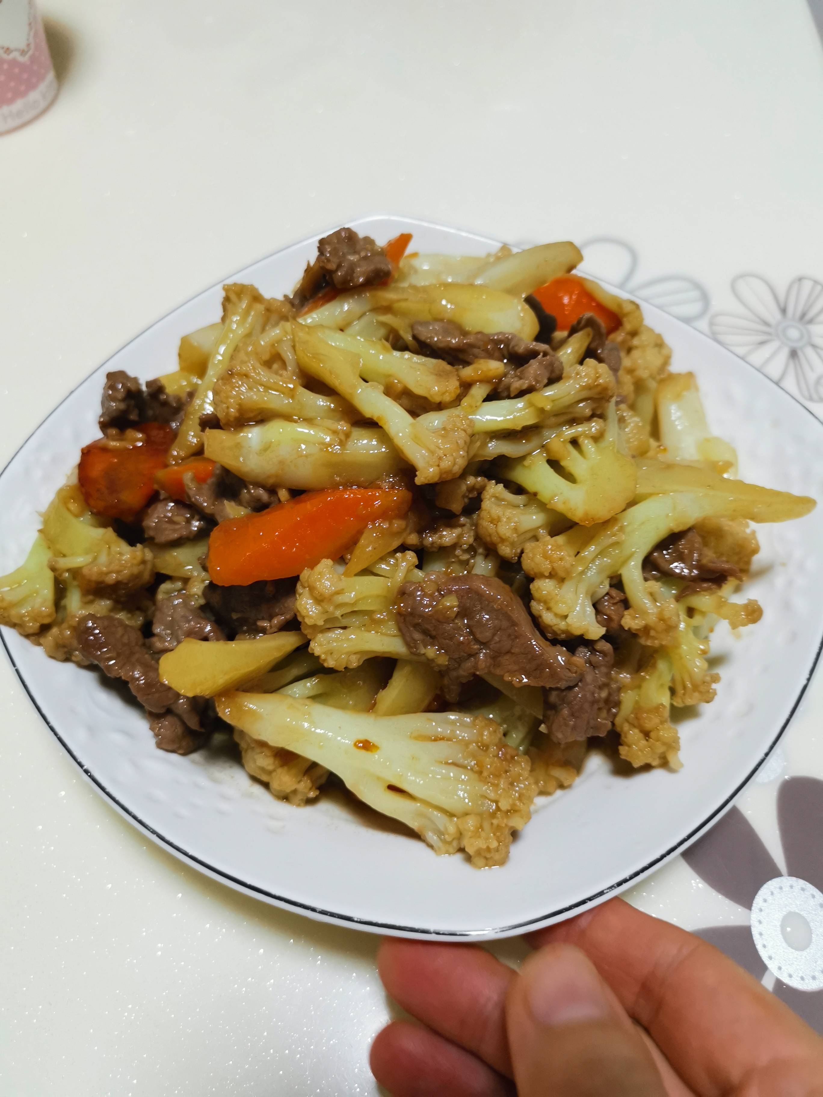 胡蘿卜花菜炒牛肉的做法-家常味炒菜譜