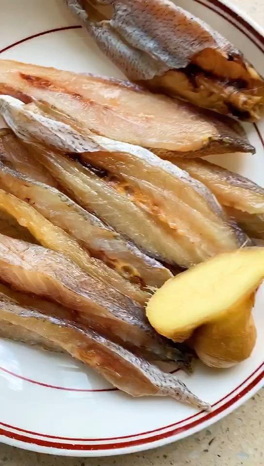 蔥姜蒸鮸魚片。的做法-咸鮮味蒸菜譜