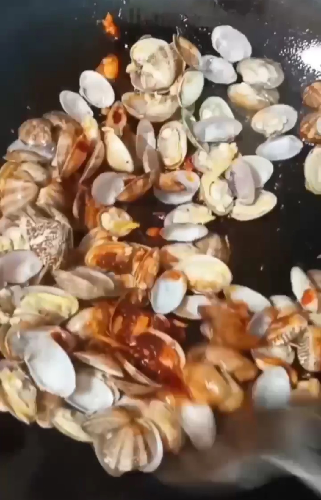 豆瓣醬炒花甲的做法-家常味炒菜譜