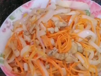 洋蔥胡蘿卜炒雞腿肉的作法-家常味炒菜譜