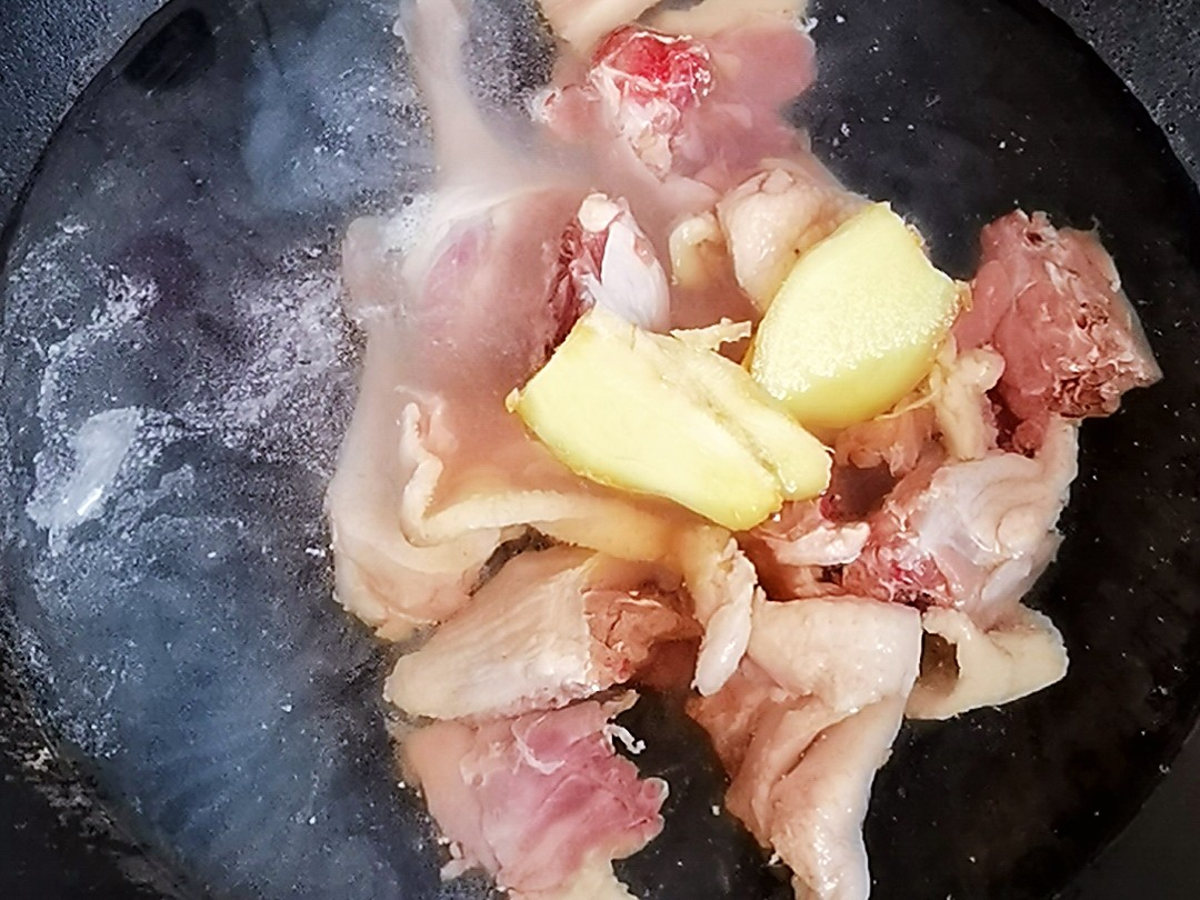 秋季一起來吃鴨，不含1滴水的香辣啤酒鴨，鮮美入味超下飯，吃完不要開車哦的做法-香辣味燜菜譜