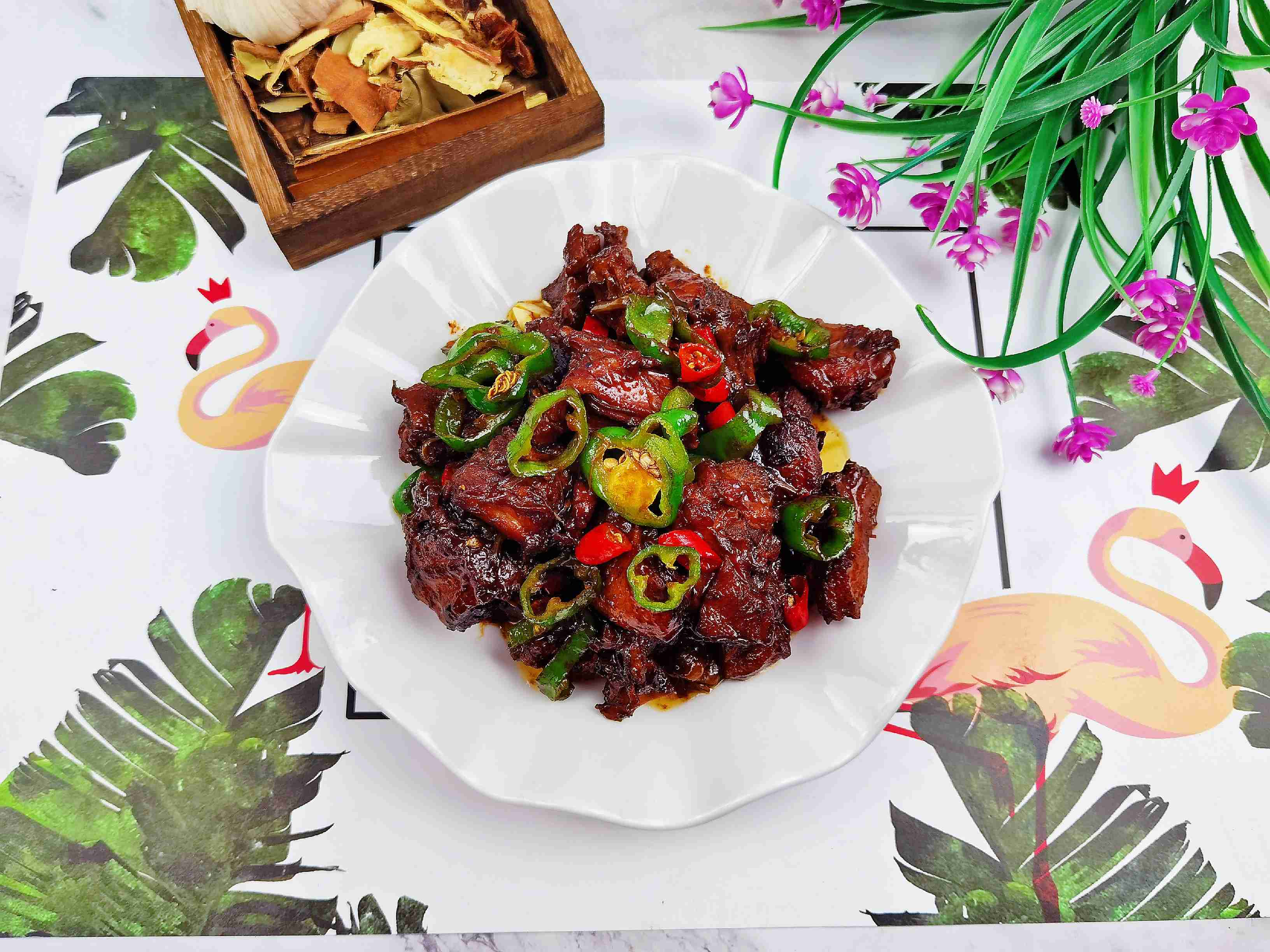 秋季一起來吃鴨，不含1滴水的香辣啤酒鴨，鮮美入味超下飯，吃完不要開車哦的做法-香辣味燜菜譜