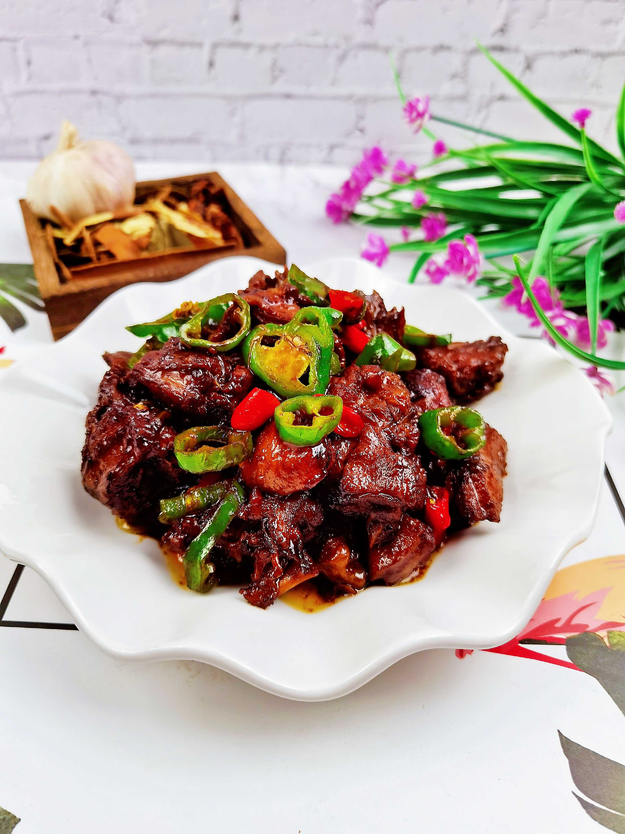 秋季一起來吃鴨，不含1滴水的香辣啤酒鴨，鮮美入味超下飯，吃完不要開車哦的做法-香辣味燜菜譜