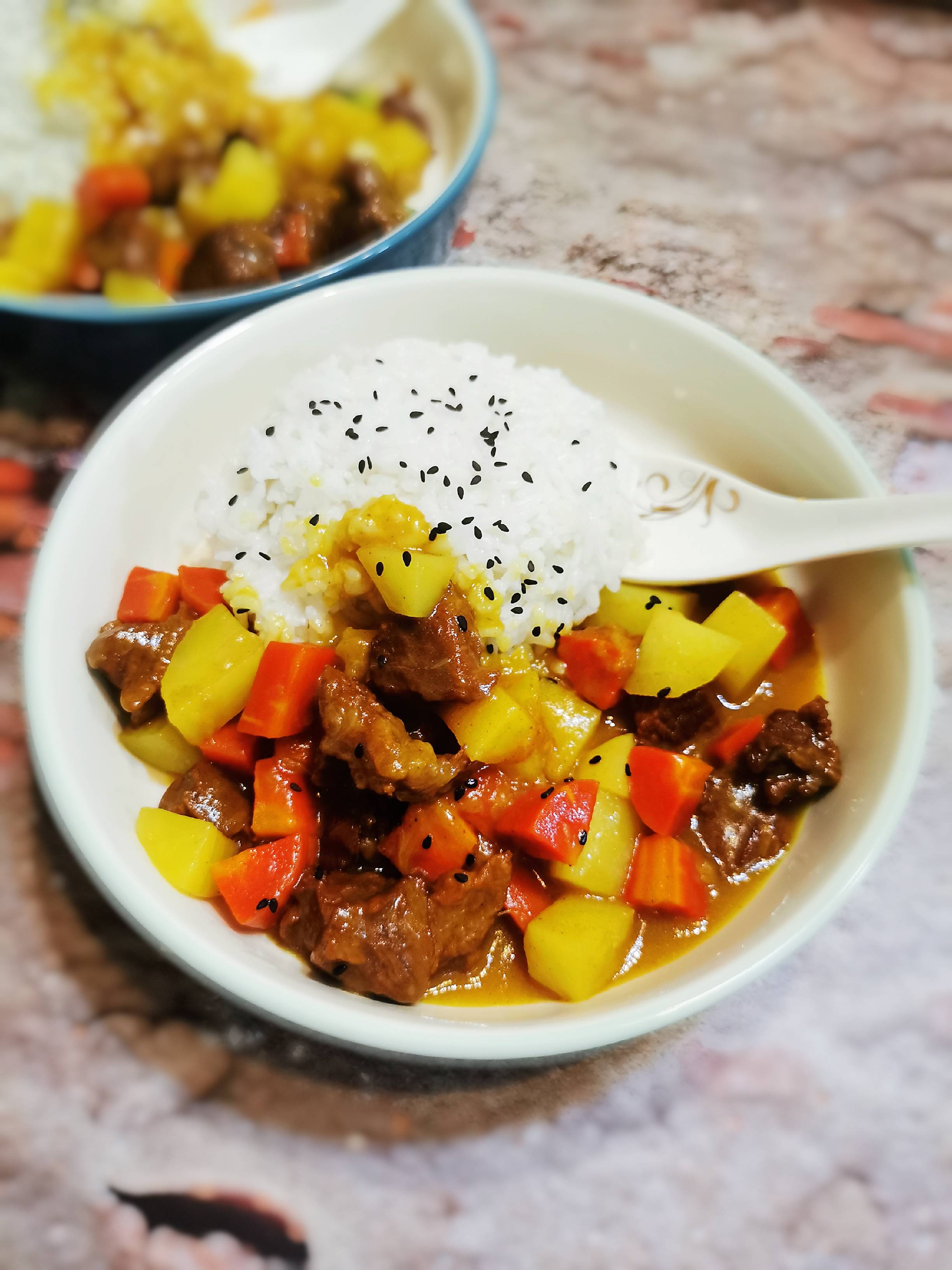 2塊咖喱就能搞定的美味，不需要其他調味品，兒子說比買的好吃多了的做法-咖喱味煮菜譜