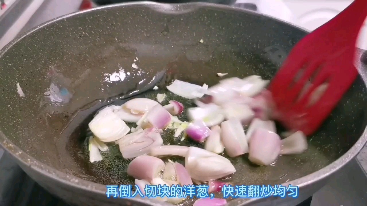 2塊咖喱就能搞定的美味，不需要其他調味品，兒子說比買的好吃多了的做法-咖喱味煮菜譜