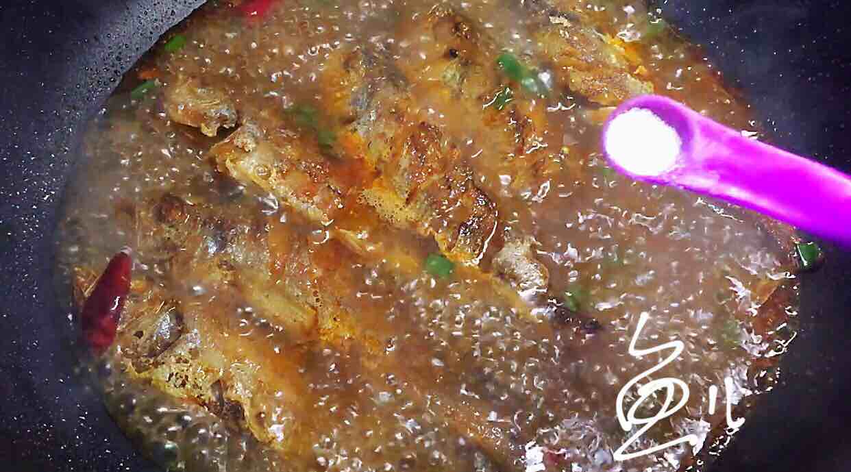 香辣小黃魚的做法-香辣味燉菜譜