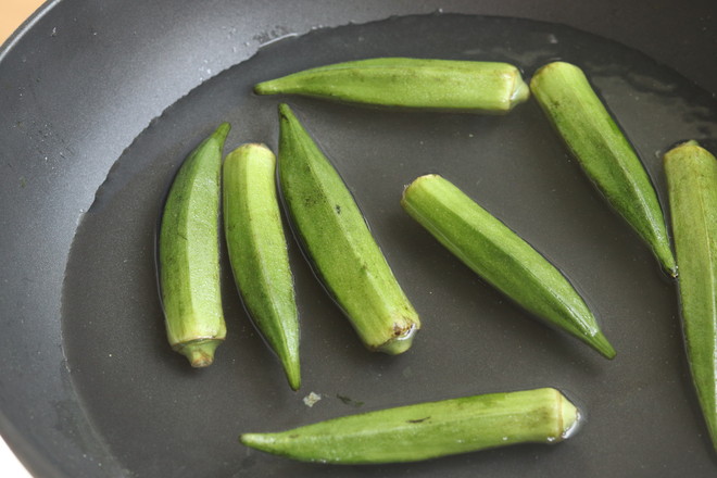 雞胸肉炒秋葵的做法-家常味炒菜譜