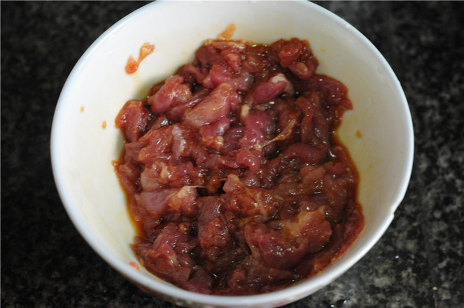 花生芽炒肉絲的做法-家常味炒菜譜