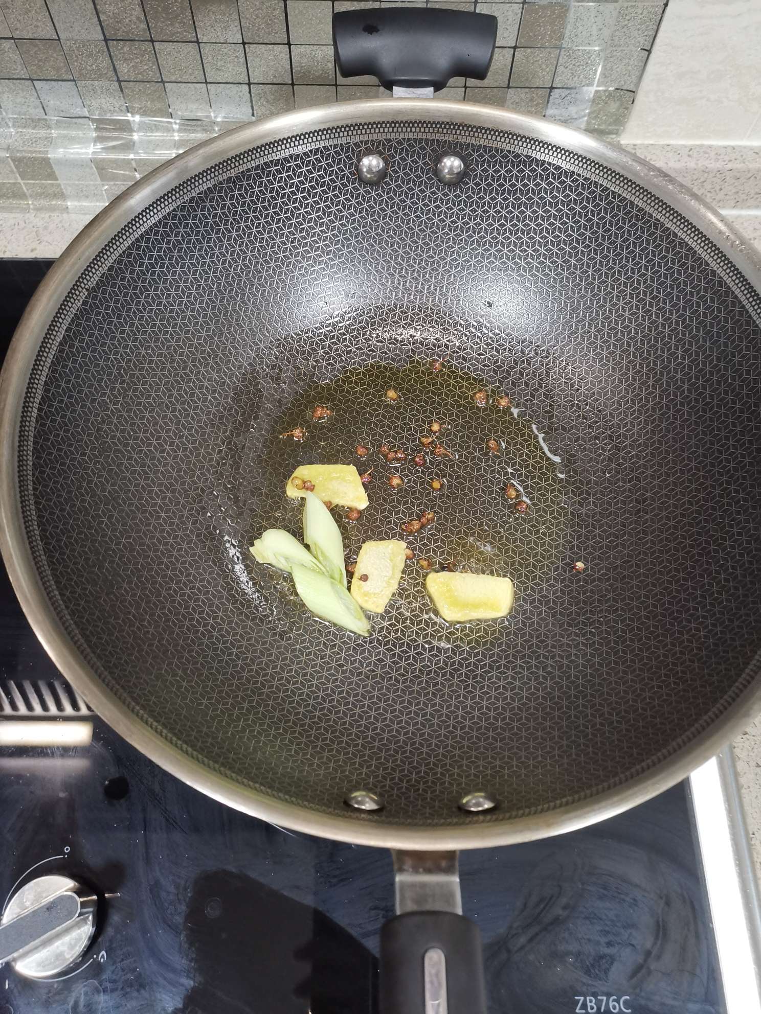 可樂雞翅根的做法-酸甜味燒菜譜