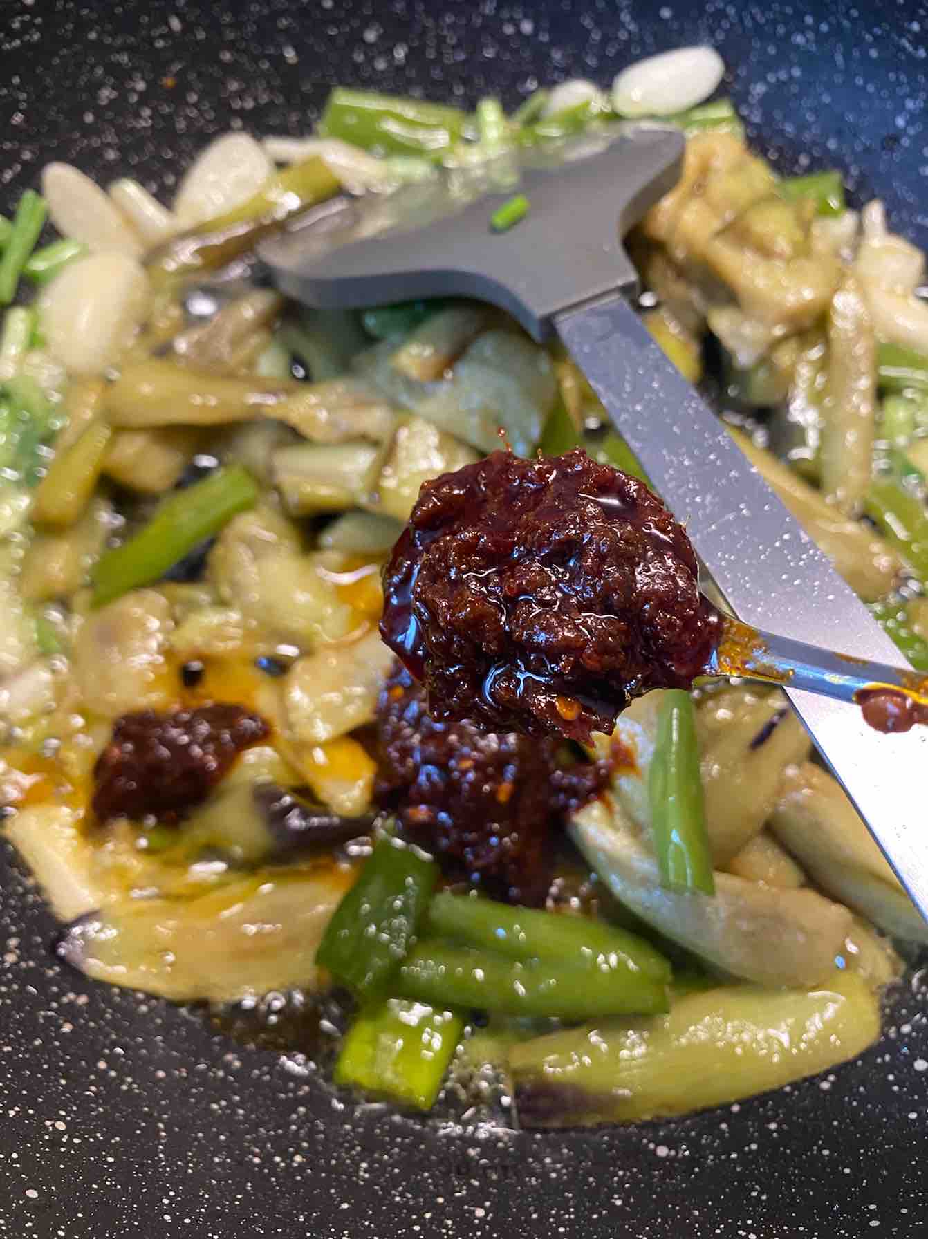 魚香茄子的做法-酸辣味炒菜譜