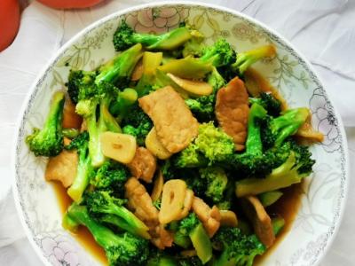 肉片炒西蘭花的作法-家常味炒菜譜