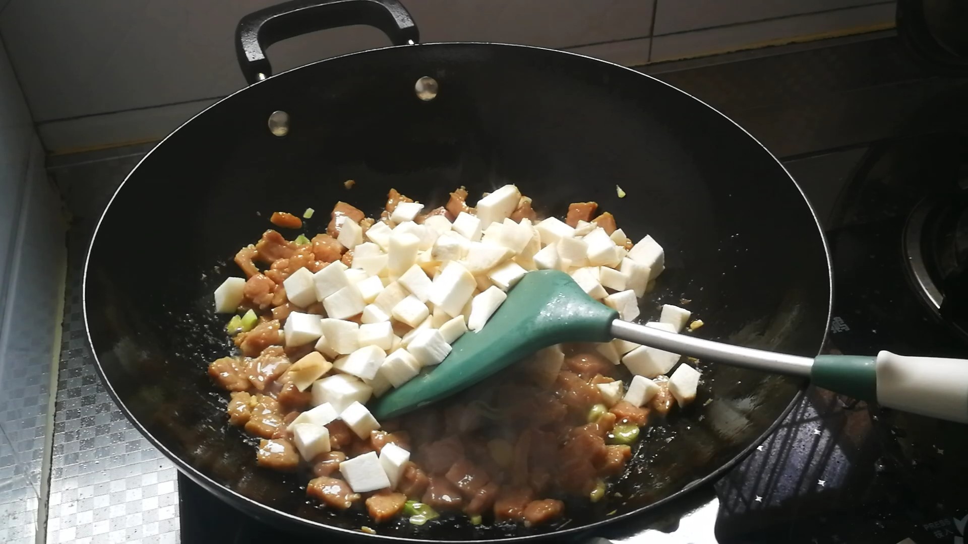 黑椒牛排炒杏鮑菇的做法-黑椒味炒菜譜