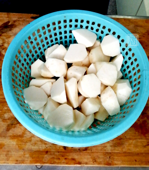 芋艿蒸排骨的做法-香辣味蒸菜譜