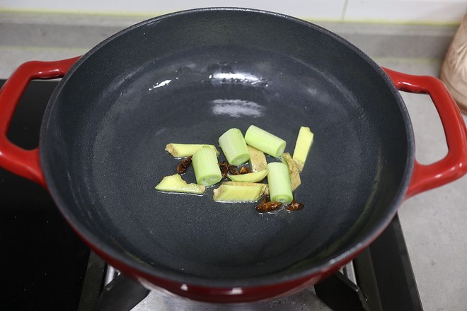 啤酒鴨燉鮮藕的做法-咸鮮味燉菜譜