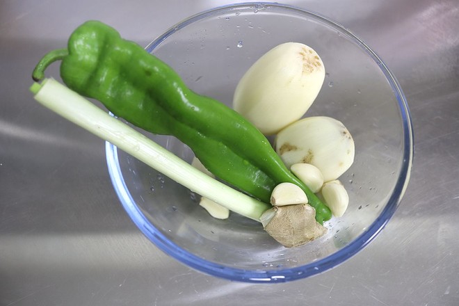 啤酒鴨燉鮮藕的做法-咸鮮味燉菜譜