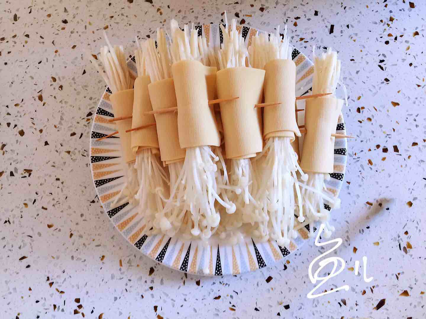 豆皮金針菇卷的做法-家常味煮菜譜