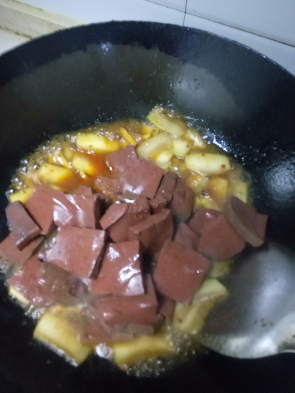 農家葫蘆炒豬血的做法-家常味炒菜譜