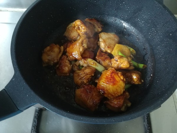 香菇雞翅的做法-家常味燉菜譜