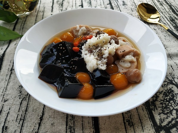 咬著吃的茶飲-桂圓藕芋涼粉的做法-甜味煮菜譜