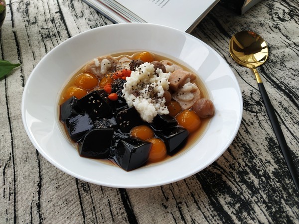 咬著吃的茶飲-桂圓藕芋涼粉的做法-甜味煮菜譜