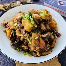 雞腿燉土豆的做法-咸鮮味燉菜譜