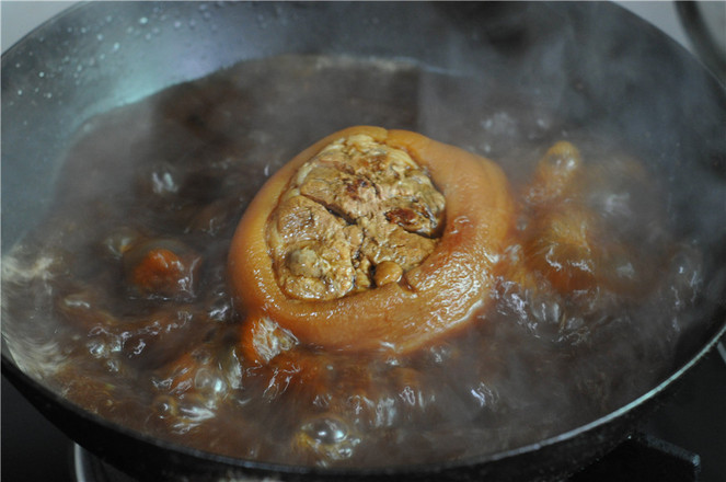 中秋怎能少了它_-紅燒肘子的做法-咸鮮味燉菜譜