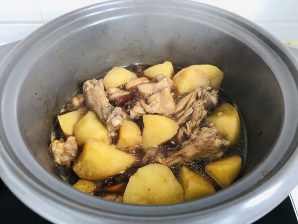 雞腿燉土豆的做法-咸鮮味燉菜譜