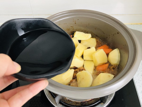 雞腿燉土豆的做法-咸鮮味燉菜譜