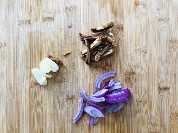 雞腿燉土豆的做法-咸鮮味燉菜譜